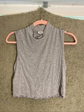 Ribbed Mock Neck Crop Tank Top in Gray